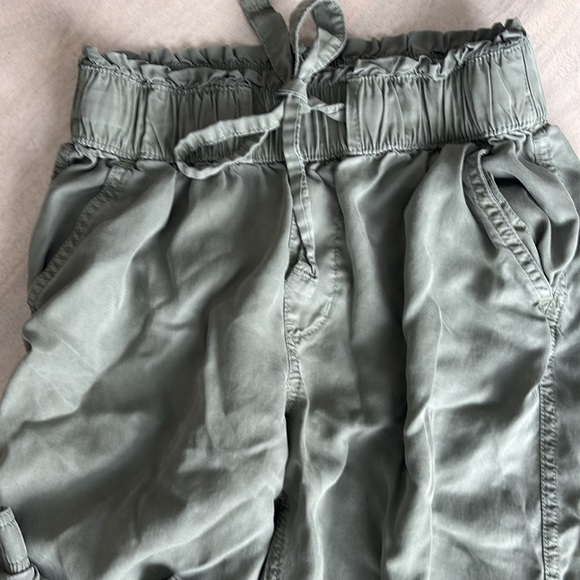 SO woman’s high rise joggers light green with pockets- super soft & comfortable - Picture 3 of 5